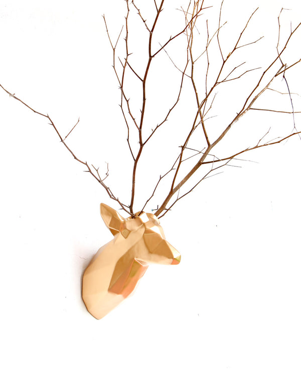Venado Dorado con Ramas